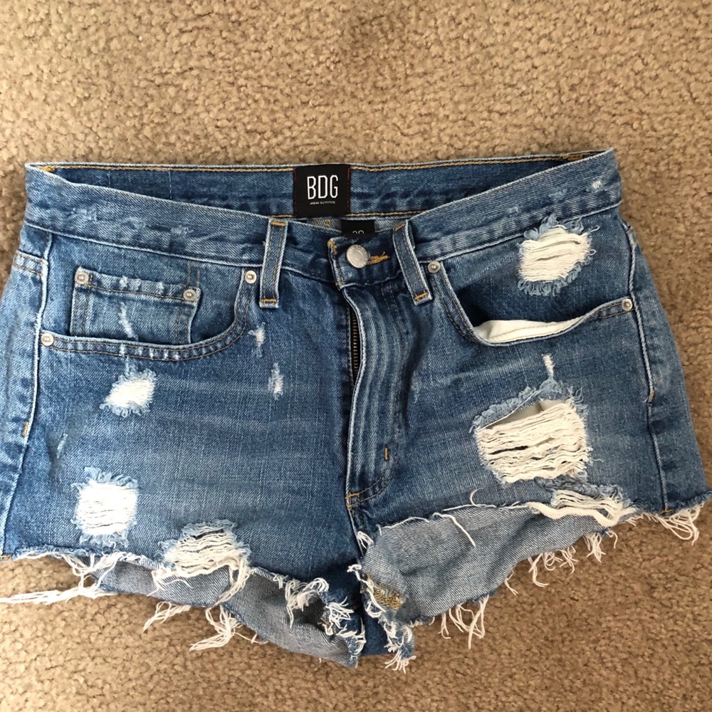 BDG essential mid rise jean short